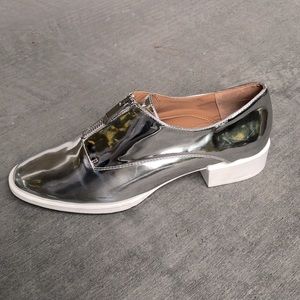 Metallic silver zipper shoes NWOT